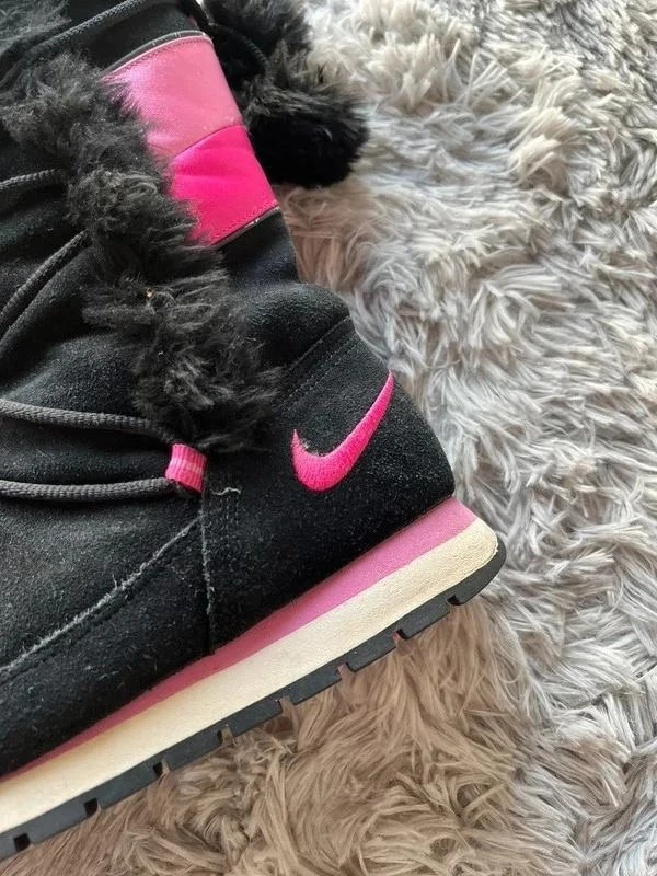 Botas de ante vintage Nike 2005 para mujer, negras con detalles en rosa, con pompones y cremallera lateral, talla 41EU – photo 2